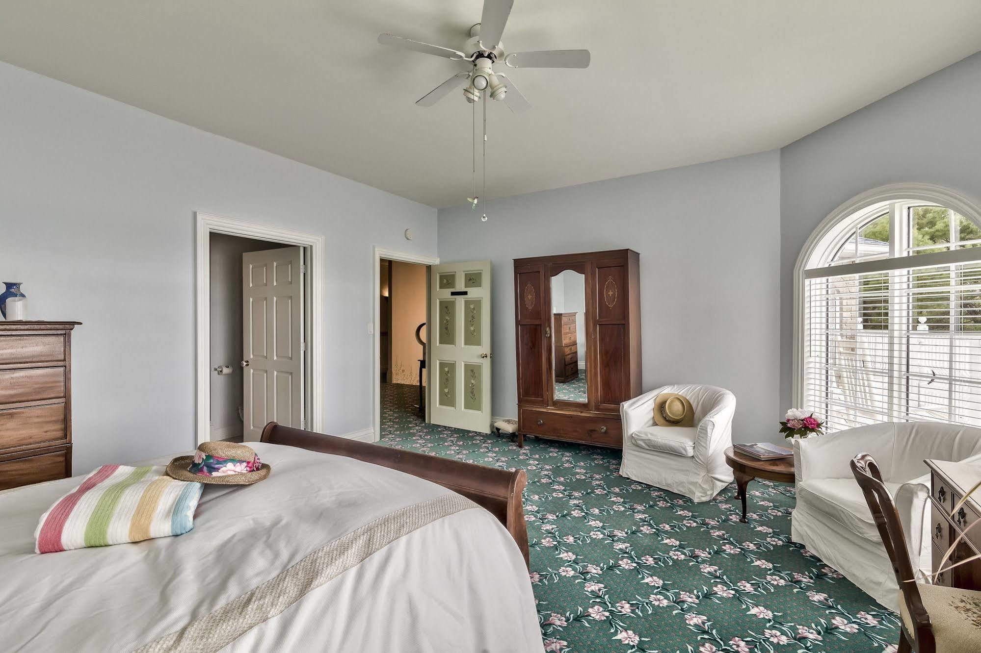 Greystone On Golden Lake Deacon Exterior photo
