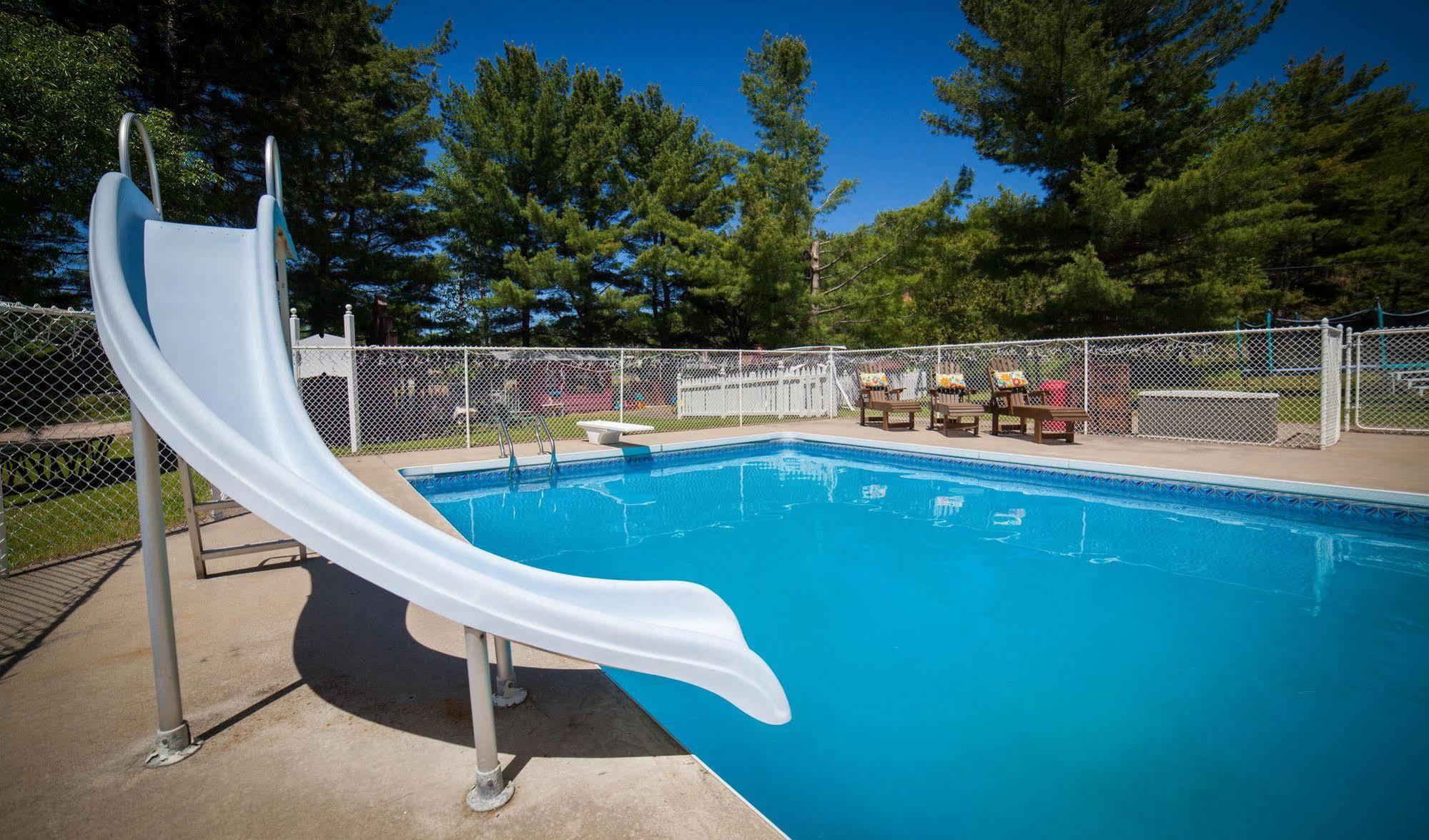 Greystone On Golden Lake Deacon Exterior photo